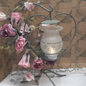 - Verde Green metal hanging heart candlelight with pink roses.